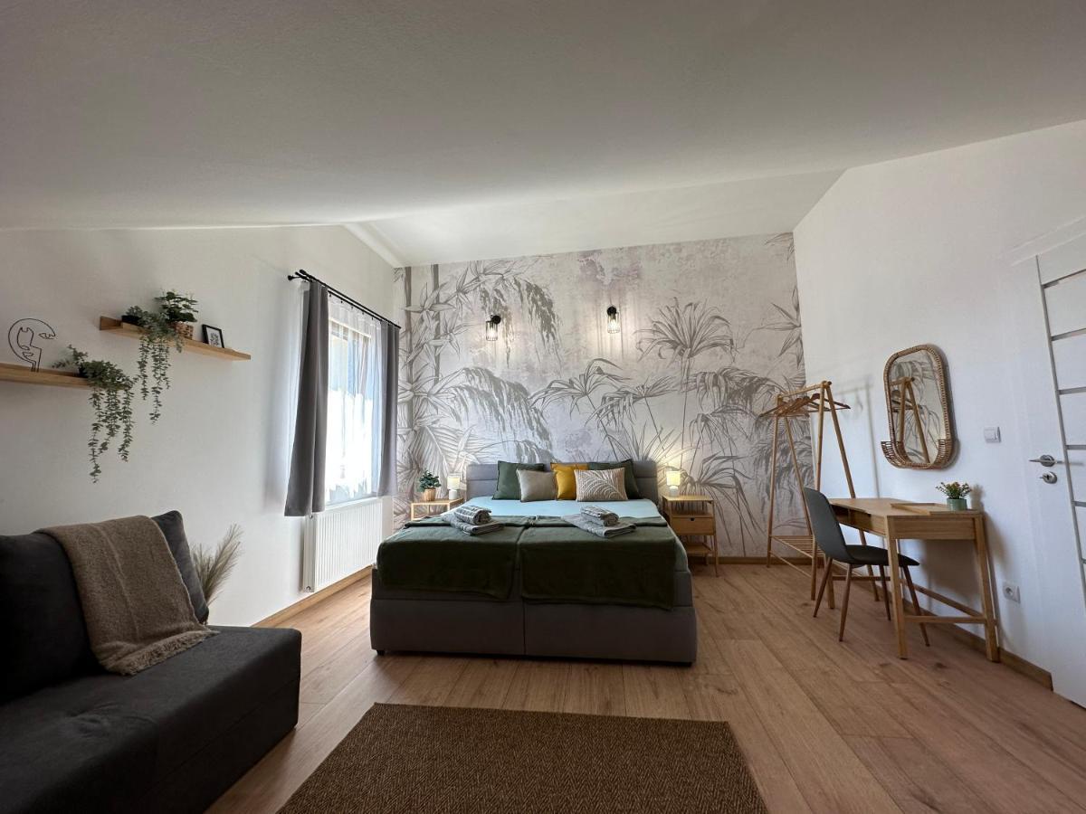 Green Apartment - City Centre - Main Square Liptovsky Mikulas Exterior photo