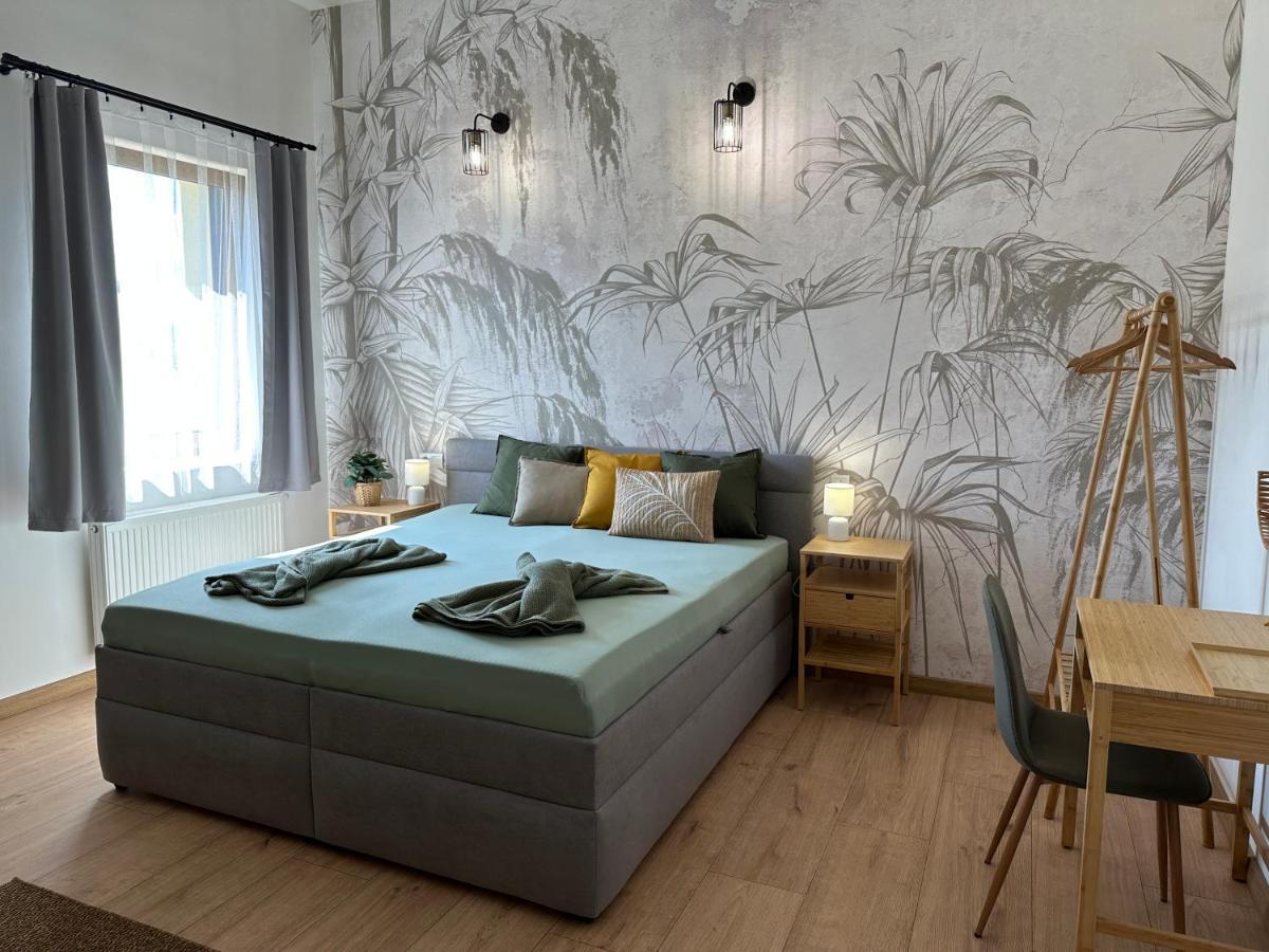 Green Apartment - City Centre - Main Square Liptovsky Mikulas Exterior photo