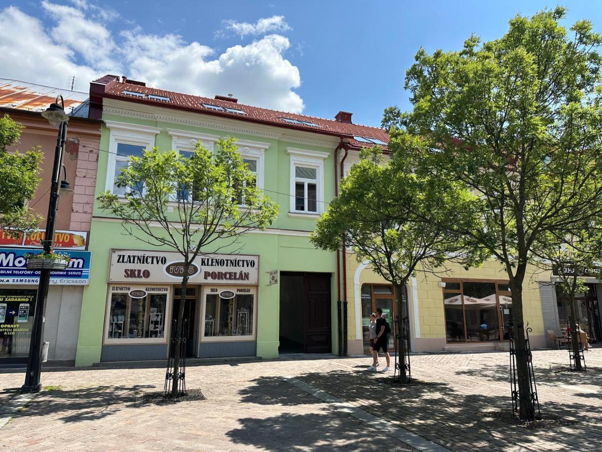Green Apartment - City Centre - Main Square Liptovsky Mikulas Exterior photo